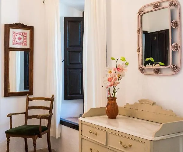 Palacete De Cazulas Bed and Breakfast *