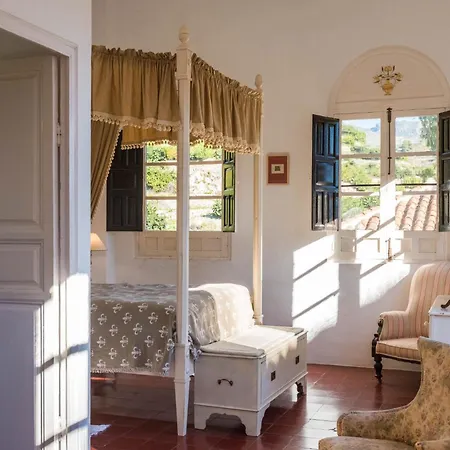 Palacete De Cazulas Bed and breakfast Granada